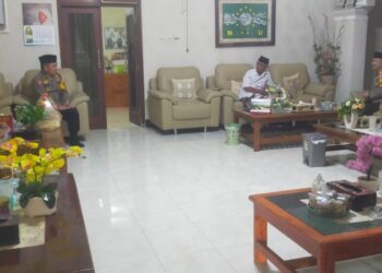 Kapolres Kediri Kota Silaturohmi Hari Raya Idhul Fitri Ke Tokoh Agama KH Iskandar