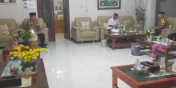 Kapolres Kediri Kota Silaturohmi Hari Raya Idhul Fitri Ke Tokoh Agama KH Iskandar