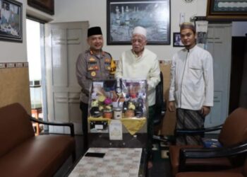 Kapolres Kediri Kota Sampaikan Tanda Cinta Kapolri Untuk Ulama di Kota Kediri