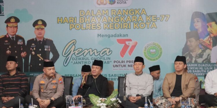 Jelang Hari Bhayangkara ke-77, Polres Kediri Kota Gelar Dzikrul Ghofilin Bersama Ribuan Jama’ah