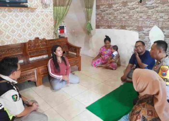 Sebelum Operasi, Tim Medis Polresta Malang Kota Sambangi Aqil, Bocah Penderita Atresia Ani