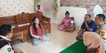 Sebelum Operasi, Tim Medis Polresta Malang Kota Sambangi Aqil, Bocah Penderita Atresia Ani