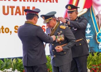 Kapolri Sematkan Bintang Bhayangkara Utama ke Panglima TNI, KSAD, KSAL, dan KSAU, Berikut Penjelasan Bintang Bhayangkara