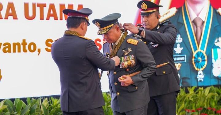 Kapolri Sematkan Bintang Bhayangkara Utama ke Panglima TNI, KSAD, KSAL, dan KSAU, Berikut Penjelasan Bintang Bhayangkara