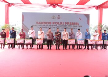 Kapolri dan Panglima TNI Bagikan Ribuan Bansos Jelang Ramadan