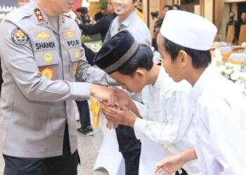 Kadiv Humas Polri Irjen Sandi Nugroho Santuni Anak Yatim dalam Buka Puasa Bersama Media