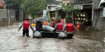Polda Metro Jaya Evakuasi Warga Terdampak Banjir di Asrama Polisi Pondok Karya