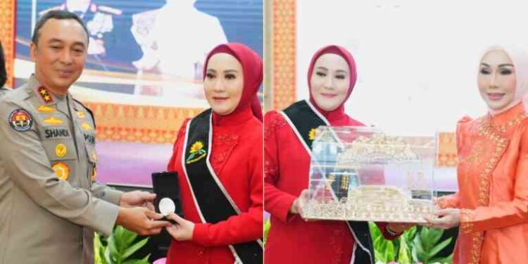 Media Muslim : Estafet Kepemimpinan Ibu Asuh Polwan Polda Sumsel Resmi Beralih ke Ny Eka Sandi Nugroho