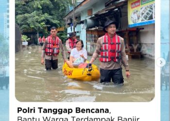 Polri Tanggap Bencana, Bantu Warga Terdampak Banjir di Jelambar