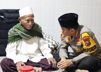 Kapolresta Banyuwangi melaksanakan Silahturahmi di kediaman KH. Suyuti Ponpes Mansya’ul Huda Tegaldlimo