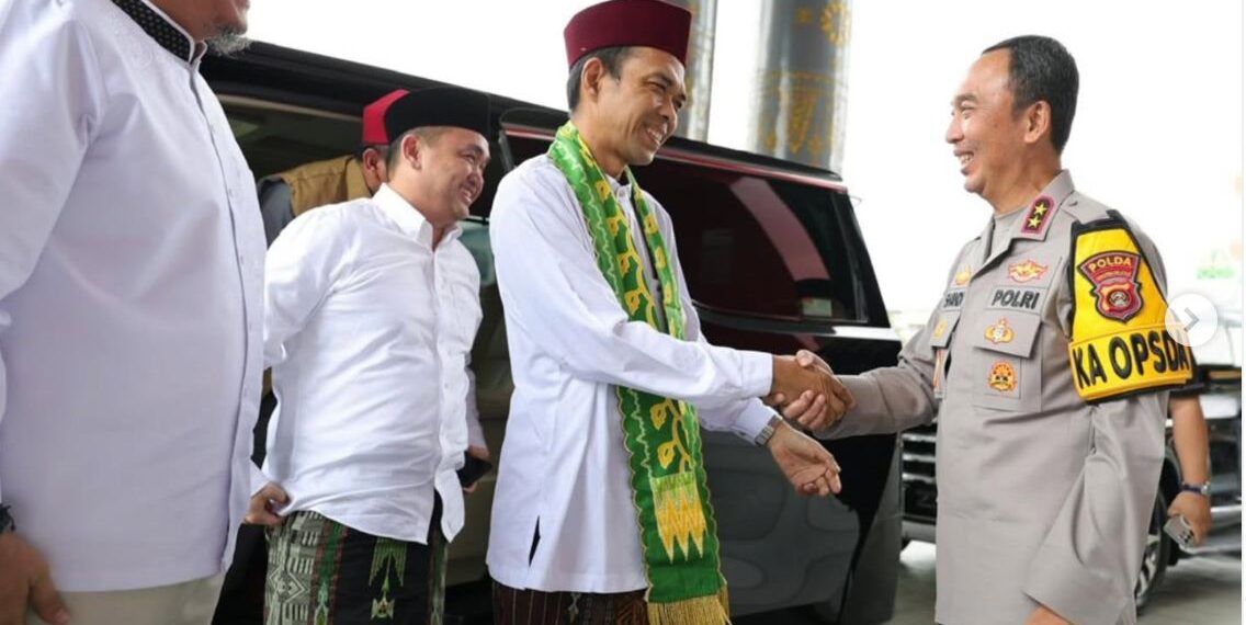 Momen Khusyuk Kapolda Sumsel & UAS di Masjid Assa’adah